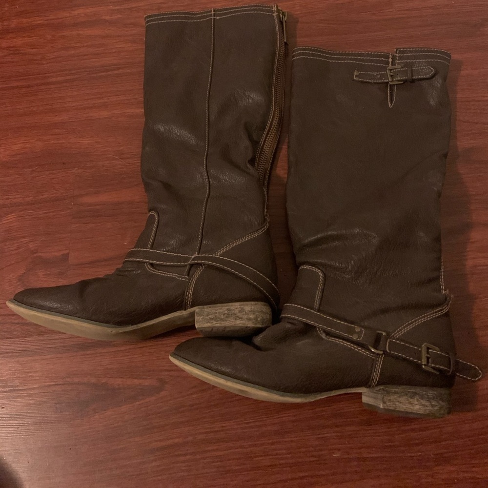 Brown leather zip back boots